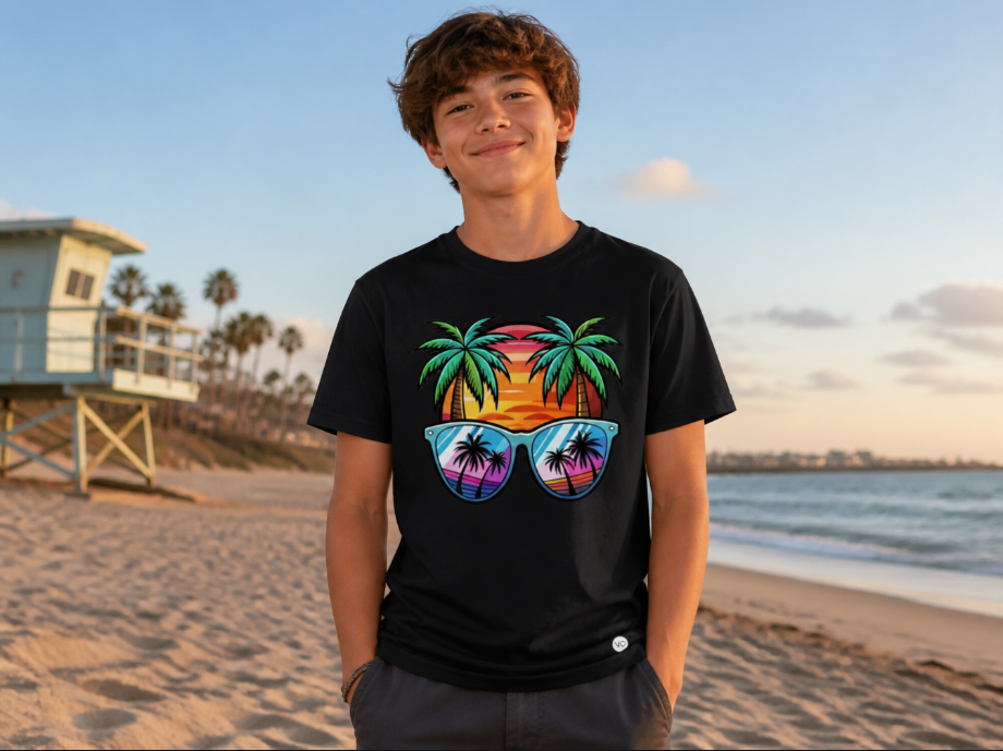 Retro Sunset Palm Trees Graphic Tee – Tropical Summer Vacation T-Shirt